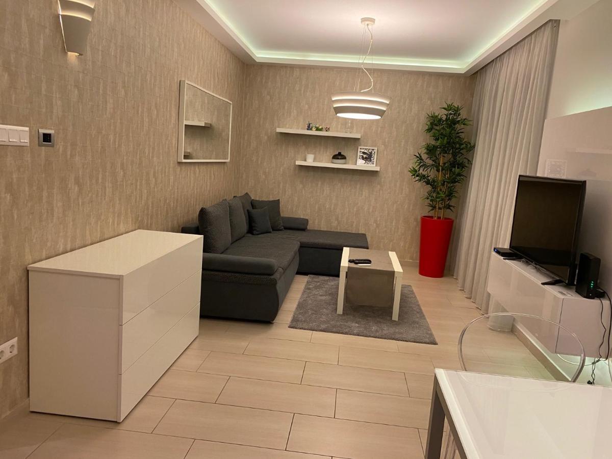 Parizsi Udvar I. Apartment เดเบรตเซน ภายนอก รูปภาพ