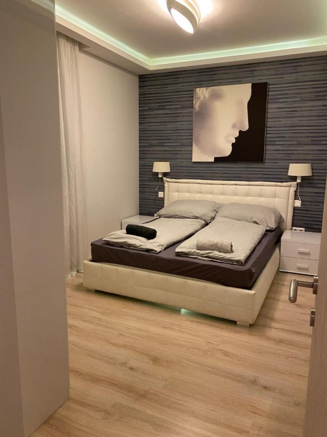 Parizsi Udvar I. Apartment เดเบรตเซน ภายนอก รูปภาพ