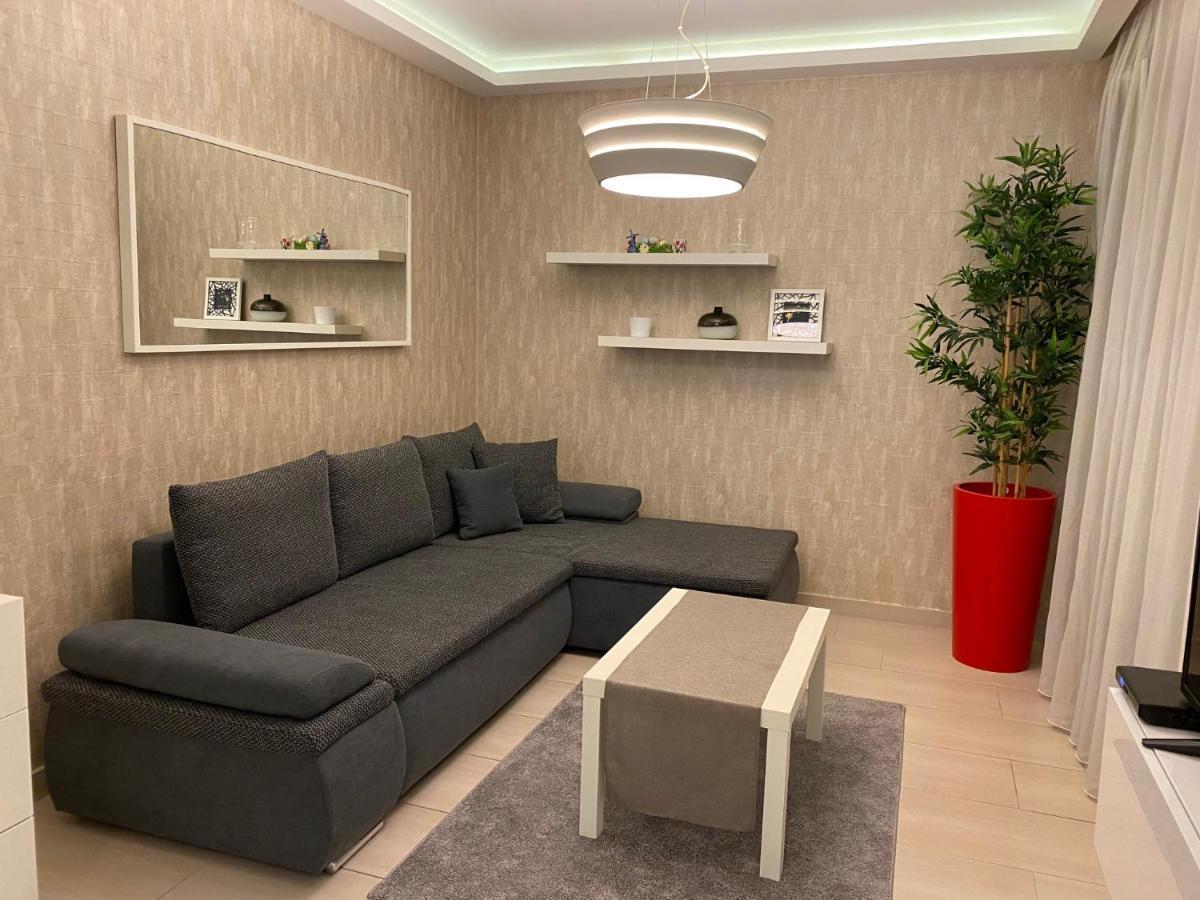 Parizsi Udvar I. Apartment เดเบรตเซน ภายนอก รูปภาพ