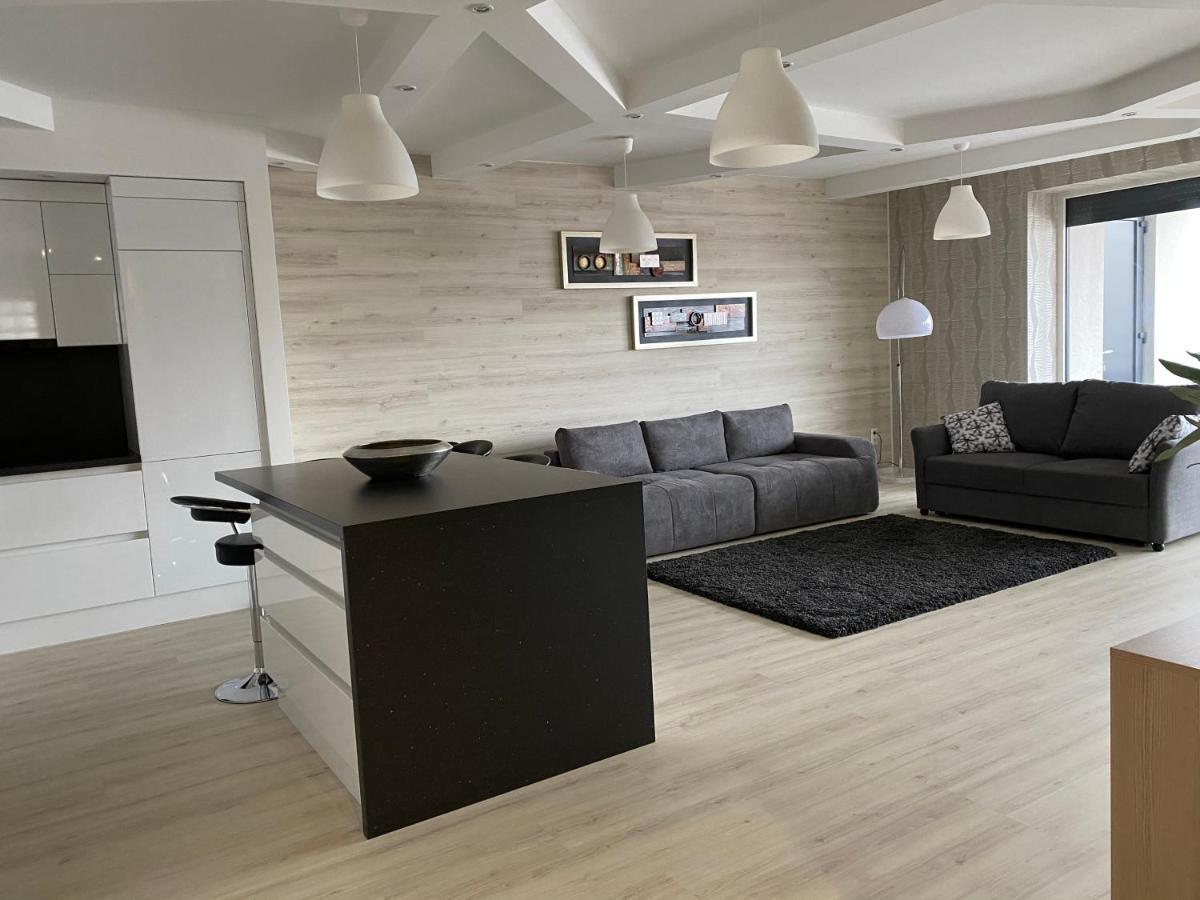 Parizsi Udvar I. Apartment เดเบรตเซน ภายนอก รูปภาพ