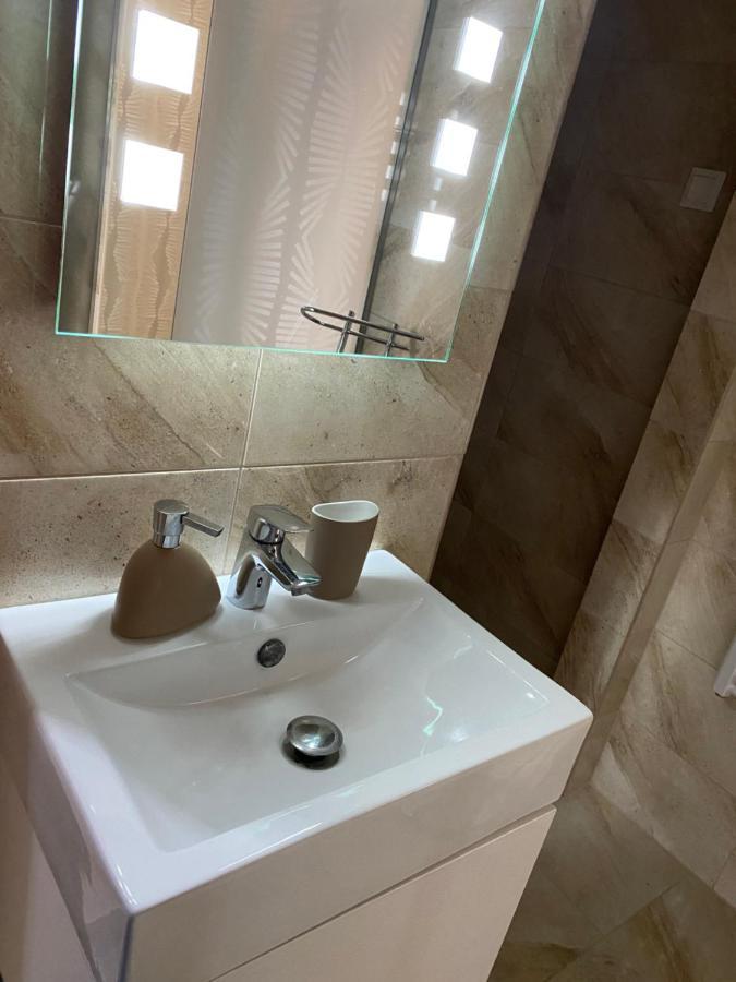 Parizsi Udvar I. Apartment เดเบรตเซน ภายนอก รูปภาพ