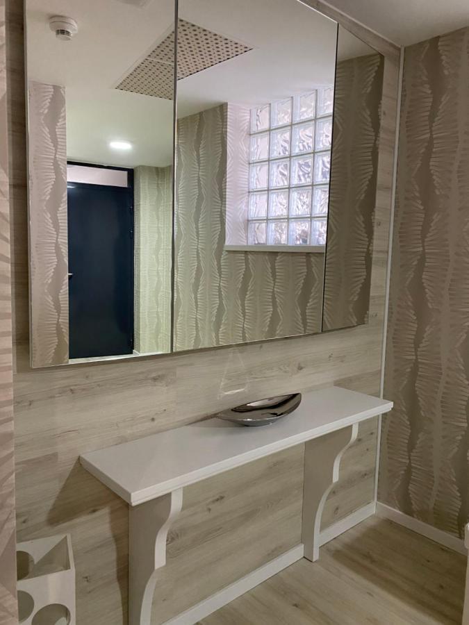 Parizsi Udvar I. Apartment เดเบรตเซน ภายนอก รูปภาพ